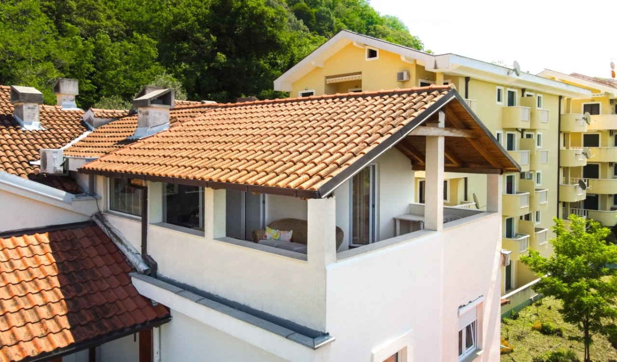 One-Bedroom Apartment of 69 m² with Large Terrace and Sea View, Petrovac